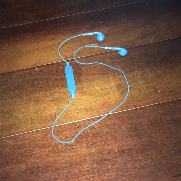 Wireless earbuds - Picture 2 of 3